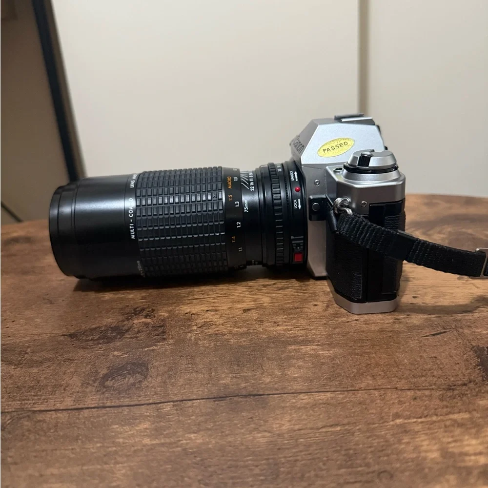 Canon Silver and Black Lens Set for Professional Photography